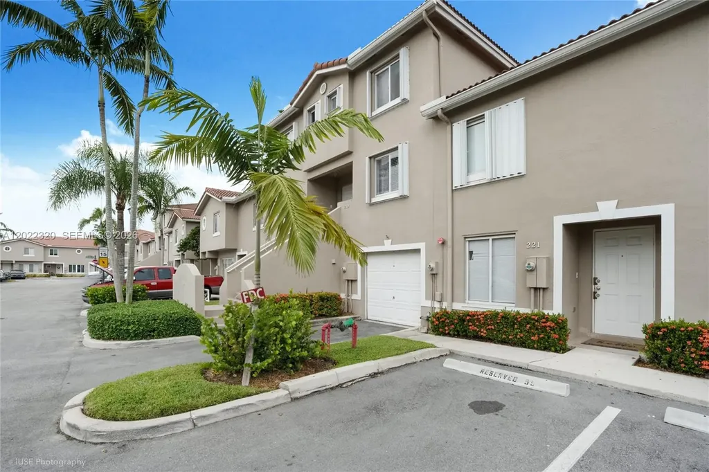 221 Riviera Circle Weston FL 33326