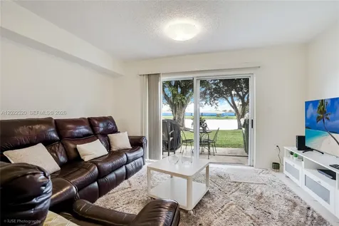 221 Riviera Circle Weston FL 33326