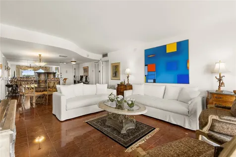 210 Sea View Drive Key Biscayne FL 33149