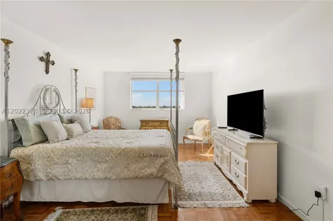 210 Sea View Drive Key Biscayne FL 33149
