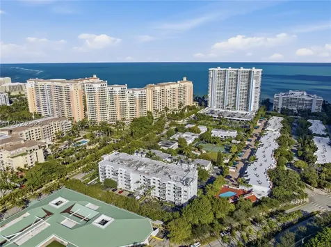210 Sea View Drive Key Biscayne FL 33149