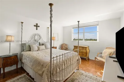 210 Sea View Drive Key Biscayne FL 33149