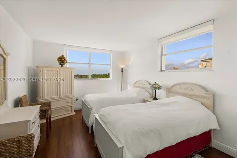 210 Sea View Drive Key Biscayne FL 33149