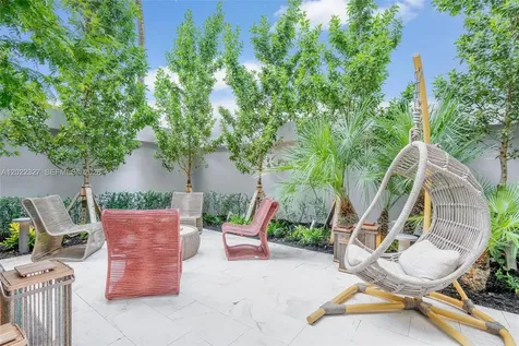 1611 SW 2nd Avenue Miami FL 33129