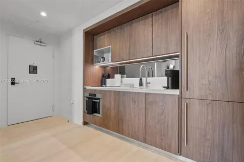 1611 SW 2nd Avenue Miami FL 33129