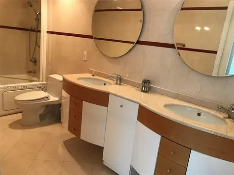 110 Washington Avenue Miami Beach FL 33139