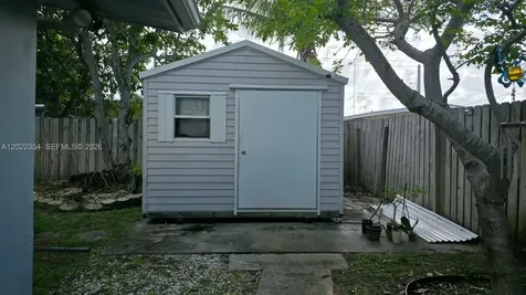 3610 SW 39th Avenue West Park FL 33023