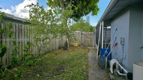 3610 SW 39th Avenue West Park FL 33023