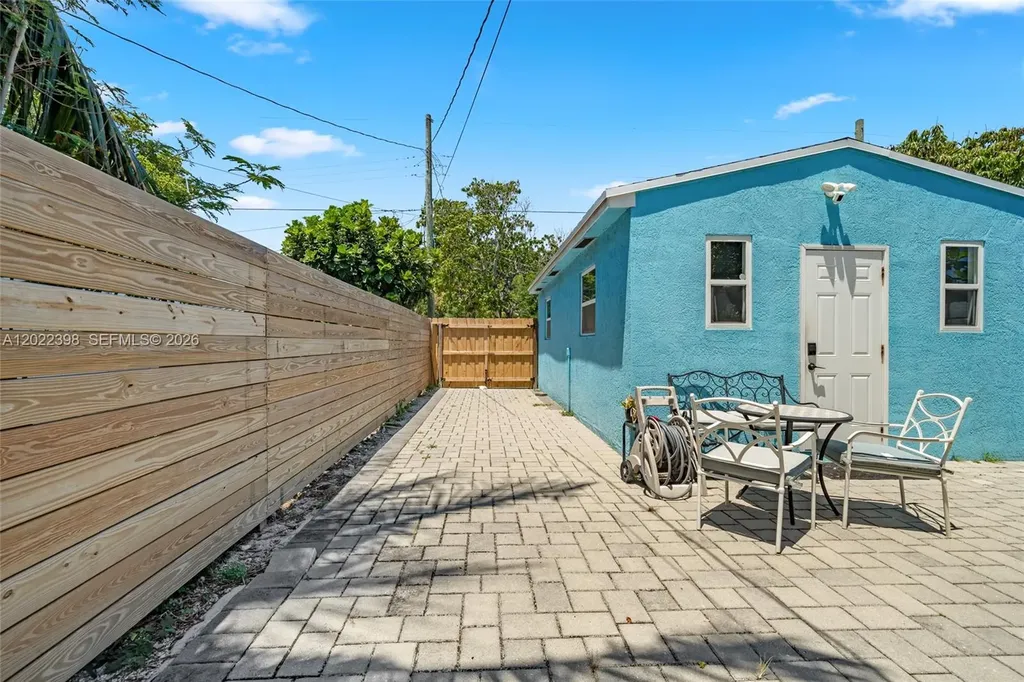 629 N F Street Lake Worth FL 33460