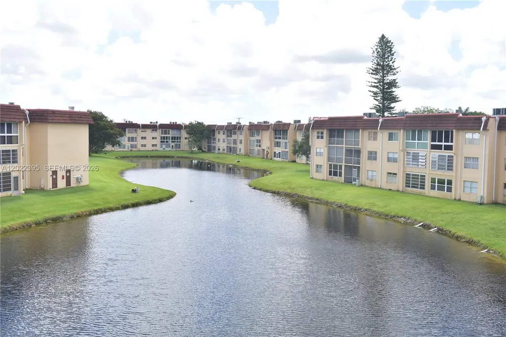 8861 Sunrise Lakes Boulevard Sunrise FL 33322
