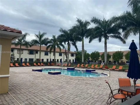 821 E Village Circle Davie FL 33325