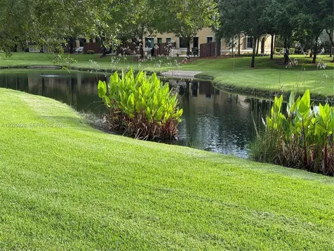 821 E Village Circle Davie FL 33325