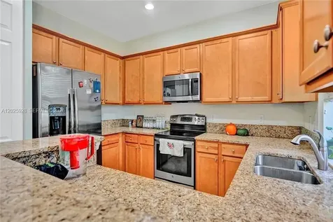 821 E Village Circle Davie FL 33325