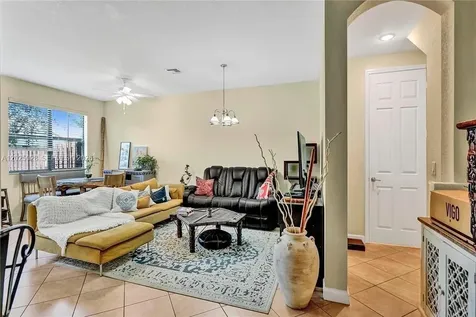 821 E Village Circle Davie FL 33325