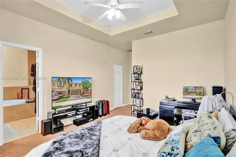 821 E Village Circle Davie FL 33325