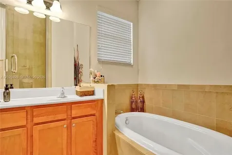 821 E Village Circle Davie FL 33325