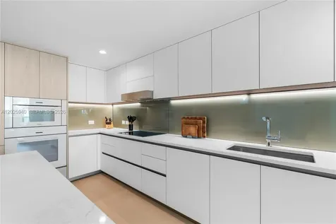 9221 E Bay Harbor Drive Bay Harbor Islands FL 33154