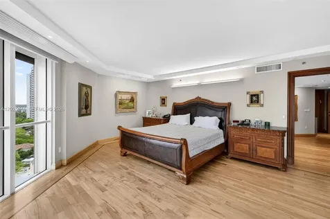 2600 Island Boulevard Aventura FL 33160