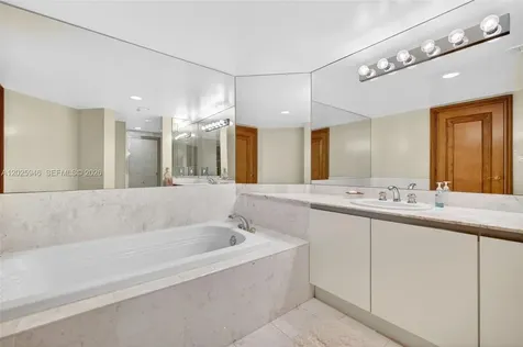 2600 Island Boulevard Aventura FL 33160