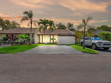 1561 NW 98th Avenue Pembroke Pines FL 33024