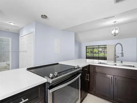 1561 NW 98th Avenue Pembroke Pines FL 33024