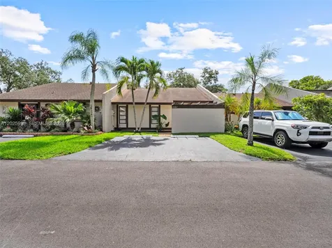 1561 NW 98th Avenue Pembroke Pines FL 33024