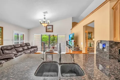 5143 NW 42nd Terrace Coconut Creek FL 33073