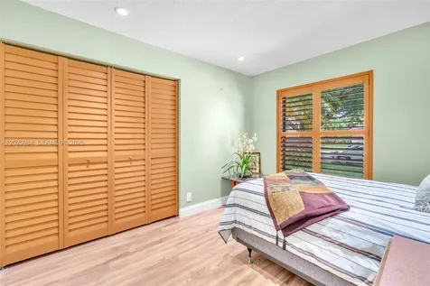 5143 NW 42nd Terrace Coconut Creek FL 33073