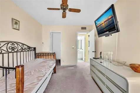 117 Westbury E Deerfield Beach FL 33442