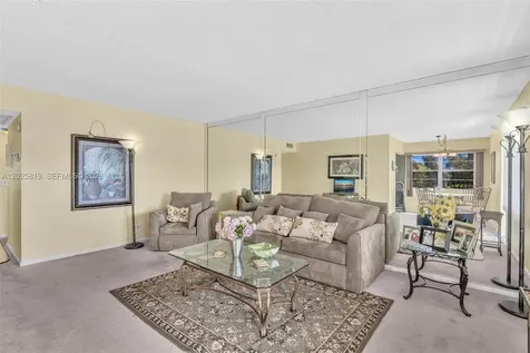 117 Westbury E Deerfield Beach FL 33442