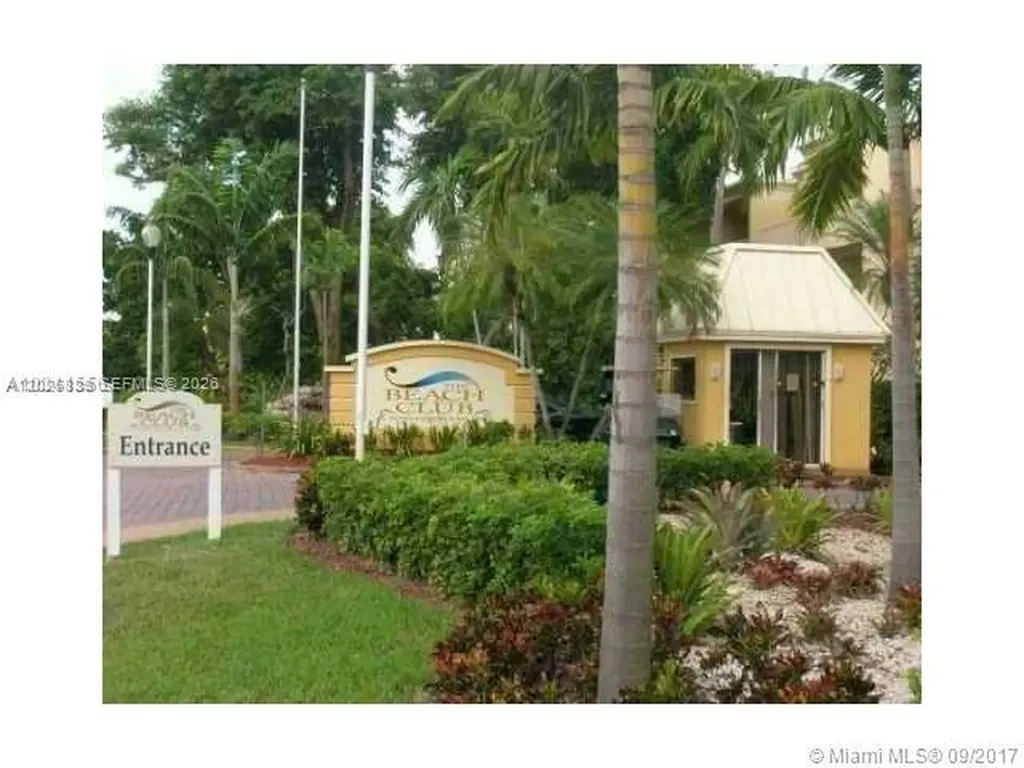 9351 Fontainebleau Bl Miami FL 33172