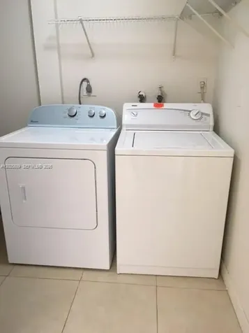 9351 Fontainebleau Bl Miami FL 33172