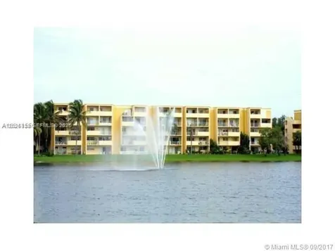 9351 Fontainebleau Bl Miami FL 33172