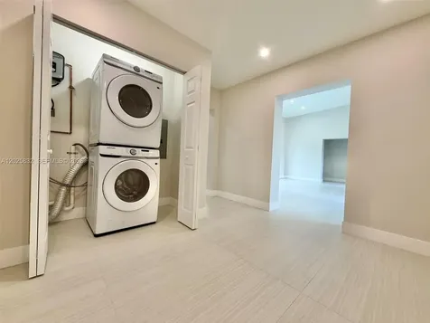 1575 NE 110 Te Miami FL 33161