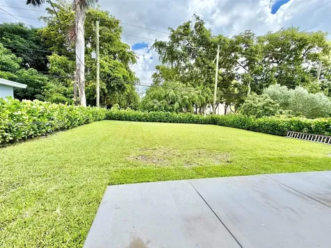 1575 NE 110 Te Miami FL 33161