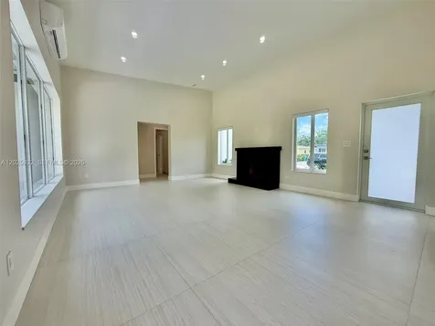 1575 NE 110 Te Miami FL 33161