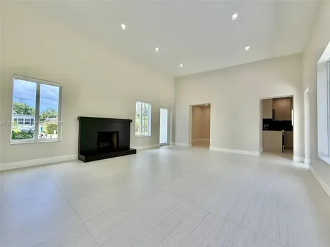 1575 NE 110 Te Miami FL 33161