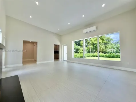 1575 NE 110 Te Miami FL 33161