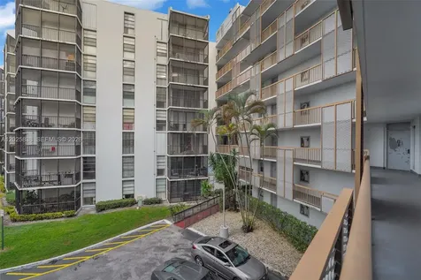 3401 N Country Club Drive Aventura FL 33180