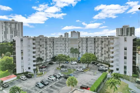3401 N Country Club Drive Aventura FL 33180
