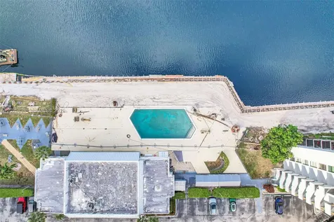 3401 N Country Club Drive Aventura FL 33180