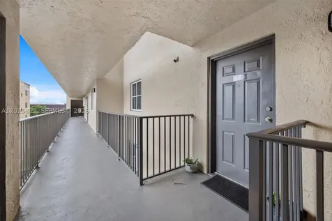 14951 SW 82nd Lane Miami FL 33193