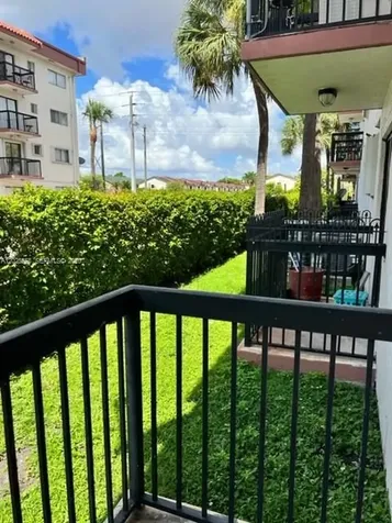 5440 W 21st Court Hialeah FL 33016