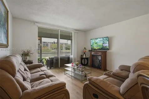 2855 Leonard Drive Aventura FL 33160