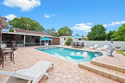 556 La Villa Drive Miami Springs FL 33166