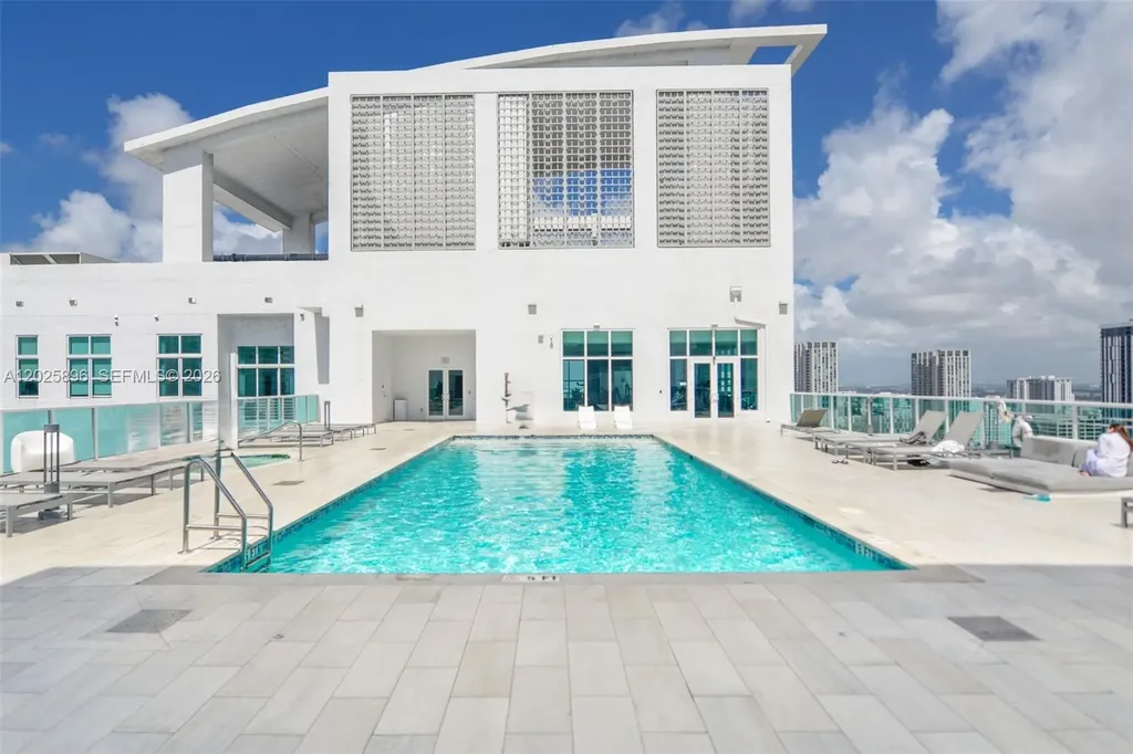 133 NE 2nd Avenue Miami FL 33132