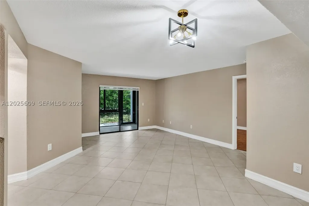 927 NE 199th Street Miami FL 33179