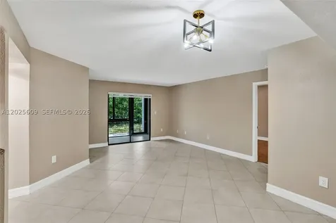 927 NE 199th Street Miami FL 33179