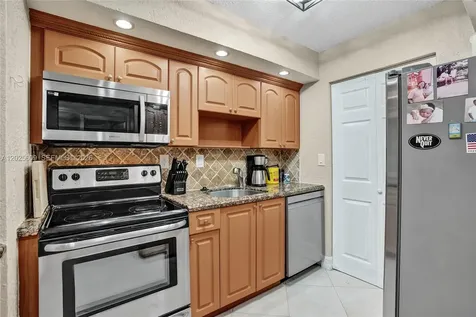 927 NE 199th Street Miami FL 33179