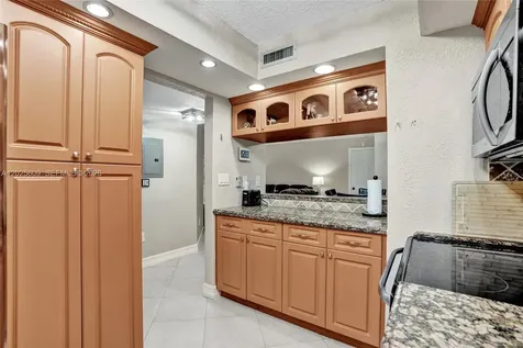 927 NE 199th Street Miami FL 33179